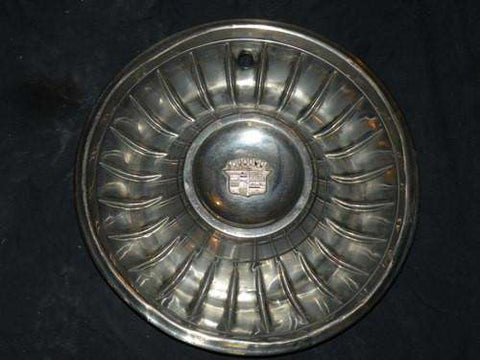 Cadillac Fleetwood Deville 1961-1962 Hubcap