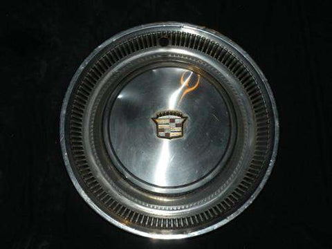 Cadillac Deville Fleetwood 1974-1976 Hubcap