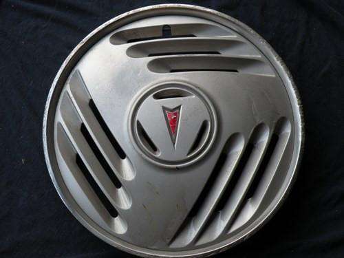 Pontiac Bonneville 1989-1990 Hubcap - Centercaps.net