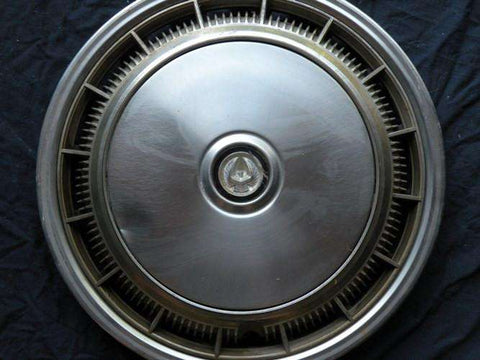 Chrysler Lebaron 1977-1979 Hubcap